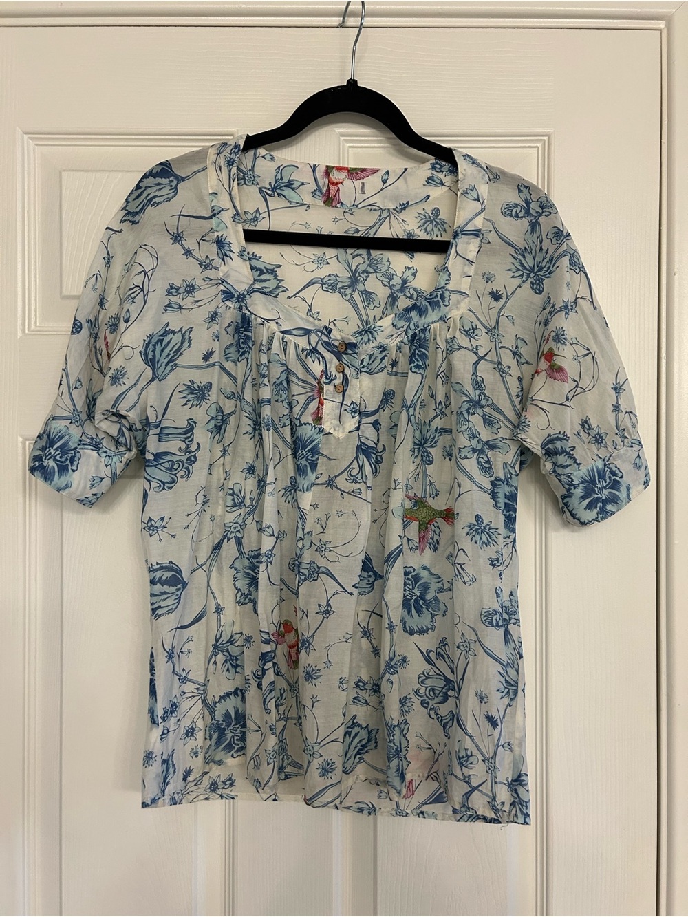 Cottage core feminine Floral Blue and White silk cotton Women's Top size M (B1)